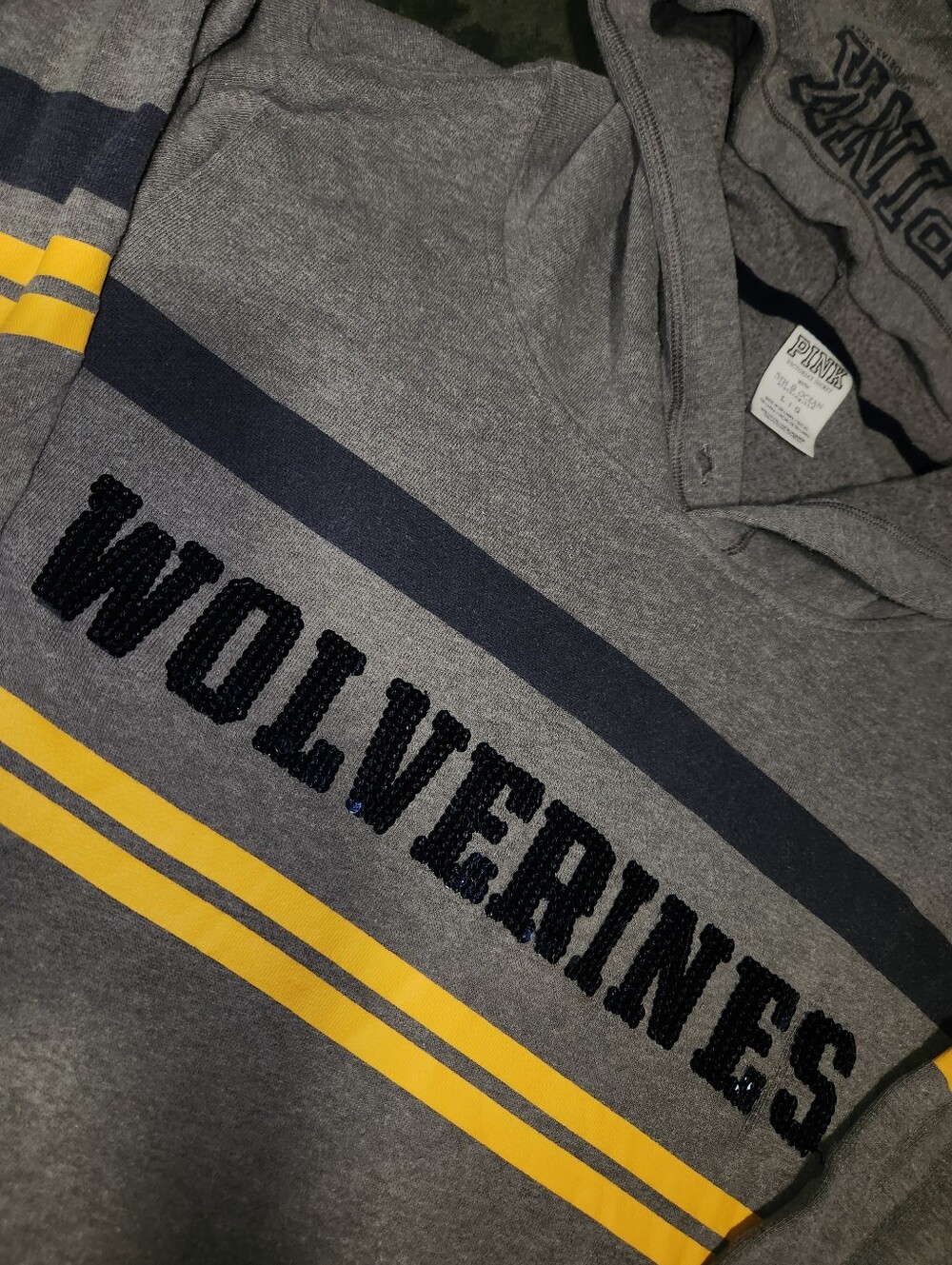 *RARE* PINK VS Michigan Wolverines Hoodie - Picture 3 of 4